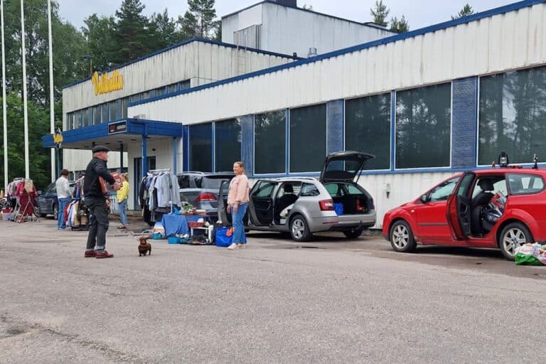 Kirkkonummelta Lohjalle siirtyneen kirppiksen tarina päättyi konkurssiin